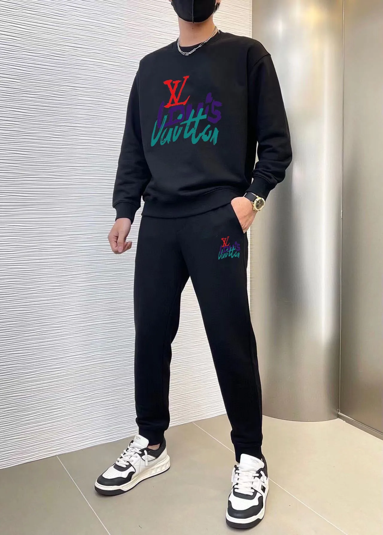 🅿️380 [LV Louis Vuitton] (Fat Man Gospel) hot-selling suit is coming. Focus on the original version of the official website. 2025 new hot-selling sweatshirt suit. The original order is hard to buy🇭🇰. It is the meticulous work of top designers for a fitting and perfect upper body effect. All-natural high-quality Roman cotton 100%, close-fitting comfort, noble and elegant! Original hardware embodies elegance and nobility! Counter size: M-5XL (maximum wear up to 220 pounds)